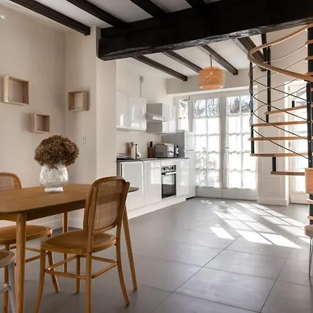 Domaine Mont-riant A شقة *